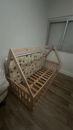 Cama Montessoriana Solteiro com Grade e Telhado