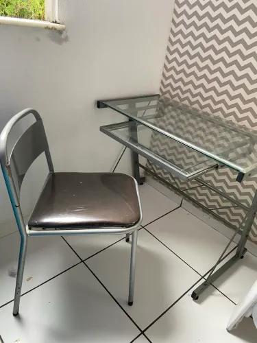 Vendo mesa escritório com cadeira