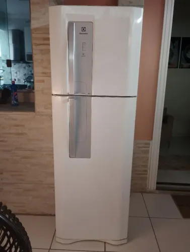 VENDO ESTA GELADEIRA ELETROLUX TF42
