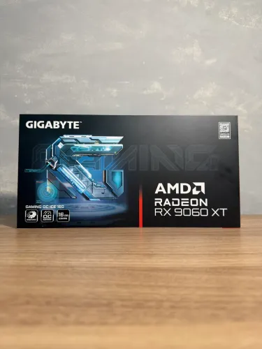 Rx 9060xt 16gb Gigabyte triple white (Nova Lacrada)