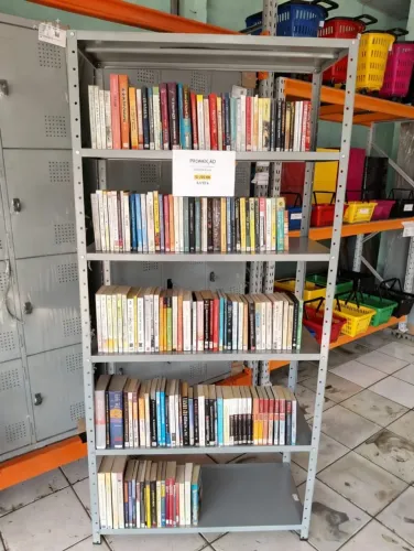 Prateleiras de ferro (estantes de aço)