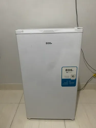 Frigobar EOS 93L 127w
