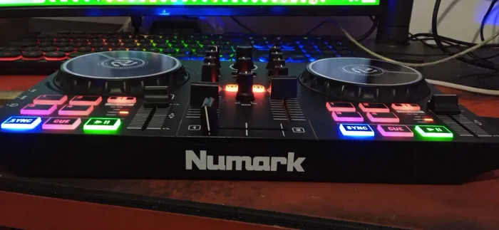 Controladora DJ numark party mix 2 