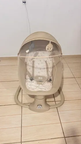 Vendo Cadeirinha de bebê que balança e toca música!!