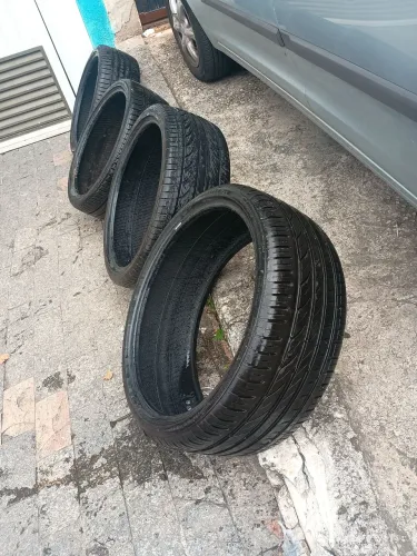 Pneus 225/35 Zr 20