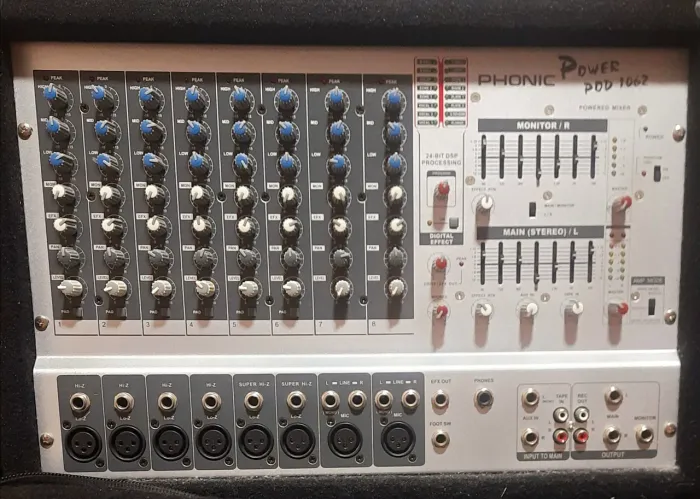 Kit de som completo - Mesa Amplificada + caixa antera TS700 (inclui case para mesa e cabo)