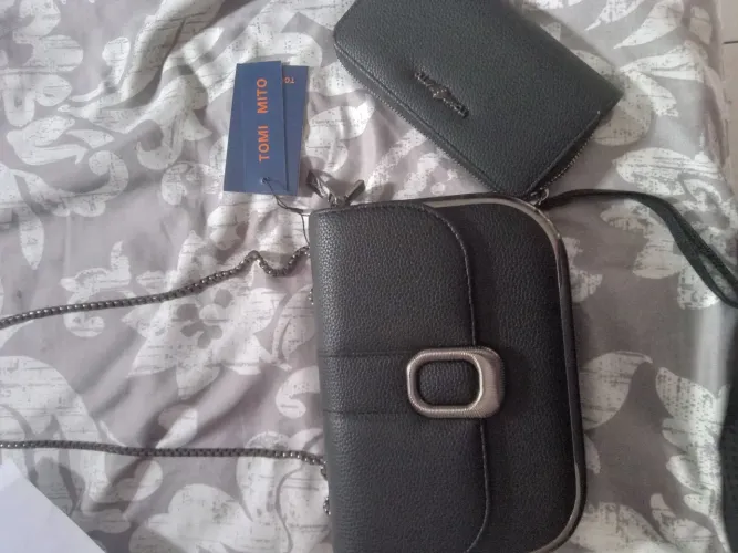 Bolsa de couro preta + carteira, nunca usada, ainda com etiqueta !!