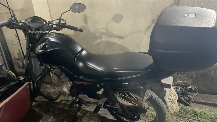 Baú 28 litros pro tork + suporte para baú