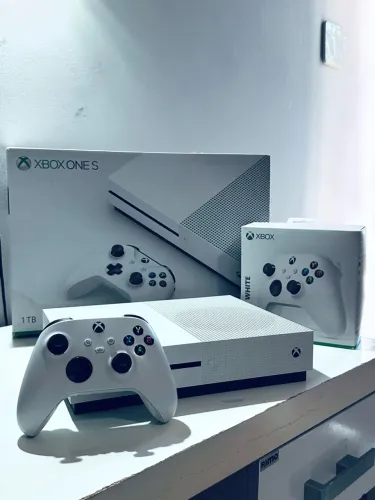 Xbox One S 1TB Branco + Controle Original Series S/X | Revisado e Conservado