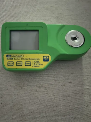 Refratômetro Digital de Cloreto de Sódio Milwaukee MA886