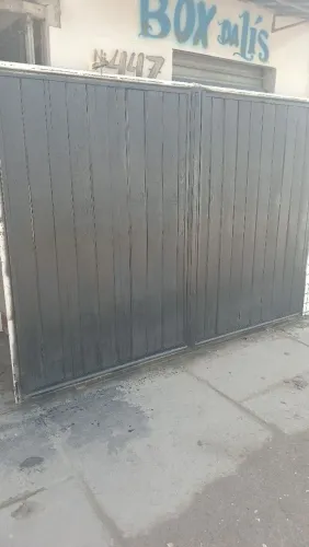 Portão de garagem de 3 metros de largura por 2 de altura