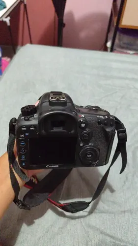CÂMERA CANON 7D MARK II