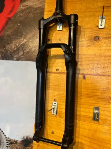 Suspensão rock shox pike