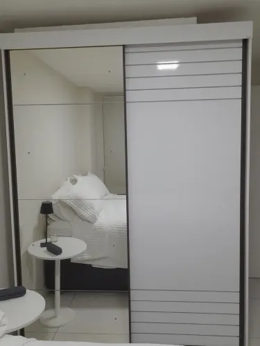 Guarda-roupa (roupeiro) 2 portas