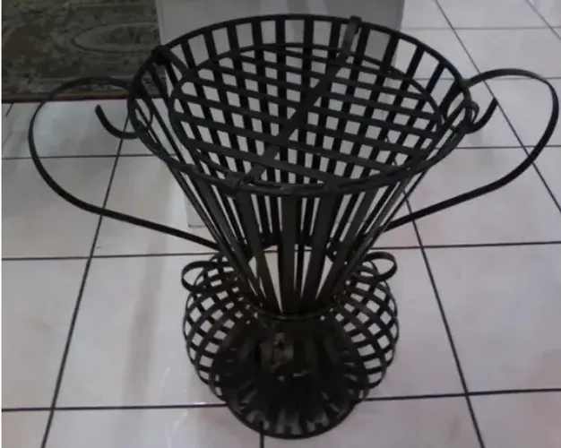 Vaso de ferro  para  decoração interna e externa 