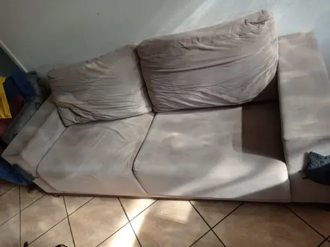 sofá 3 lugares chenile R$250,00
