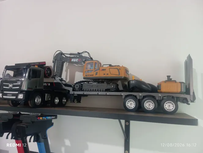 Carretinha de Controle Remoto e Retroescavadeira