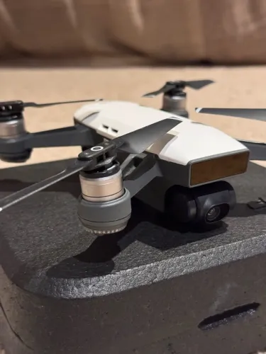 Drone DJI Spark Branco + Case Original + Hélices (Para Conserto ou Peças)