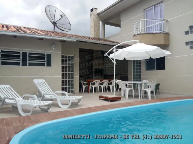 Sobrado com Piscina em Itapema-SC