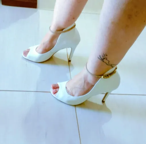 Sandália branca em couro legítimo - 34