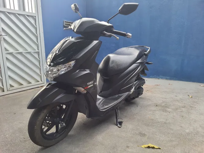 VENDO ESTA YAMAHA FLOU 125 CC ANO 2025.