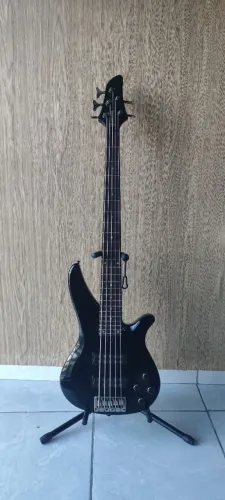 Baixo Yamaha