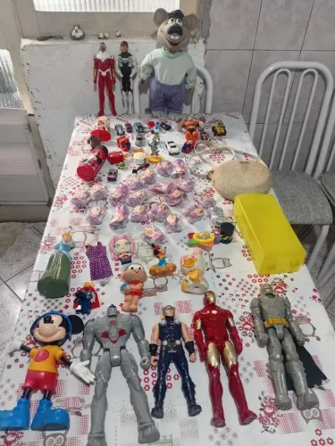 Lote de brinquedos