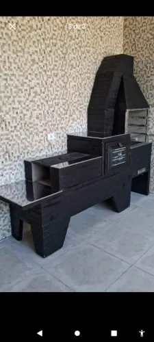 Churrasqueira com fogão a lenha e forno de pizza 