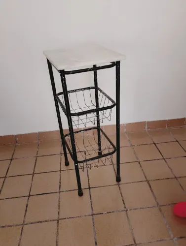 Fruteira com tampo de mármore 