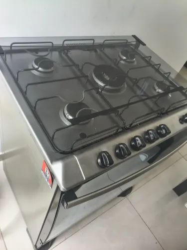 Fogão elétrico de 5 bocas U.top em aço inox