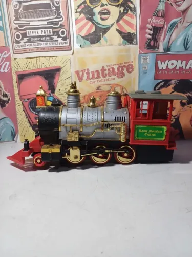 Trem de brinquedo somente para decorar