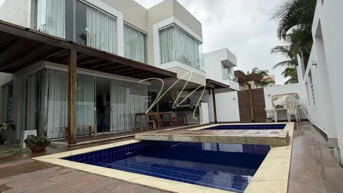 Casa Alto padrão à Venda em Ilhéus | 3 Suítes, Piscina e Condomínio Aldeia Atlântida zona 