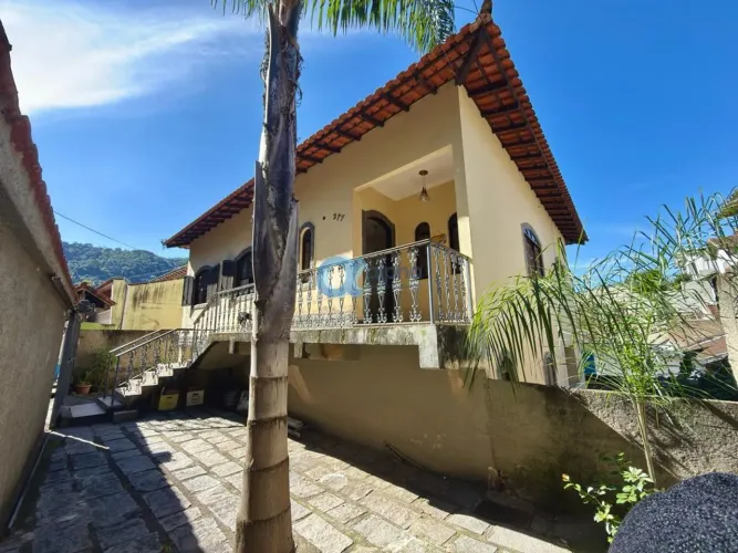 Excelente Casa com 04 Quartos - 02 Suítes - Localização Privilegiada - Mosela - Petrópolis