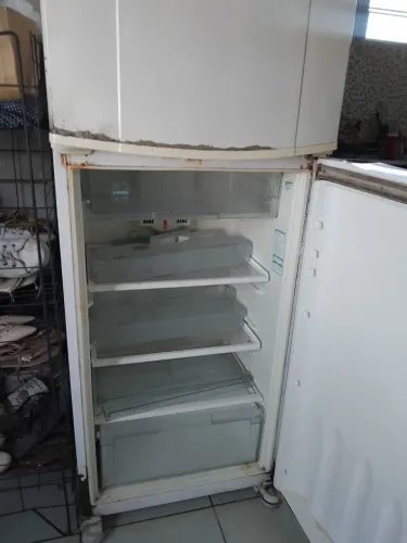 Geladeira para retirada de peças