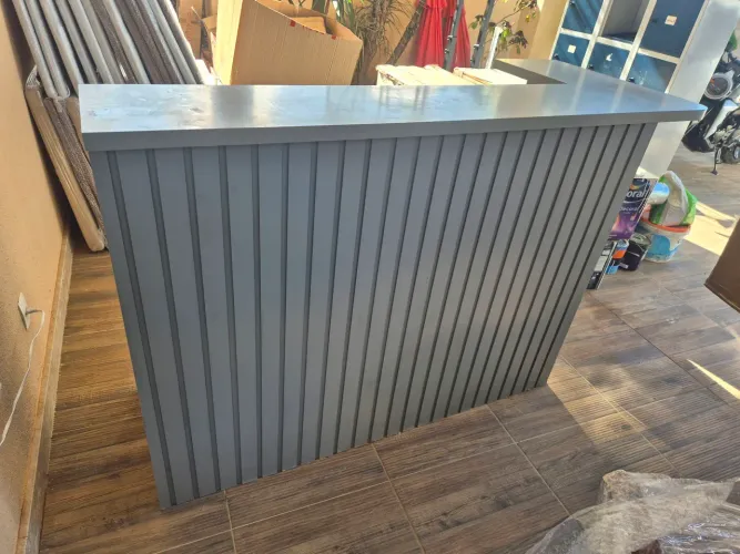 Caixa 100%MDF Ripado. Ideal para lojas, resturantes, comércio em geral.