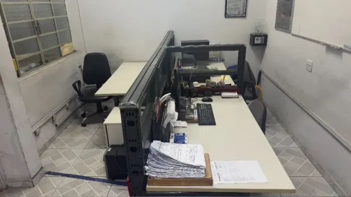 ESTAÇÃO DE TRABALHO 3 POSIÇÕES TIPO BANCO SUPER RESISTENTE - RETIRA EM OSASCO