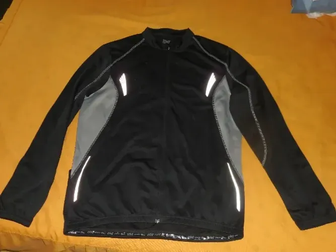 Vendo jaqueta corta vendo para ciclismo, tamanho G, nova.