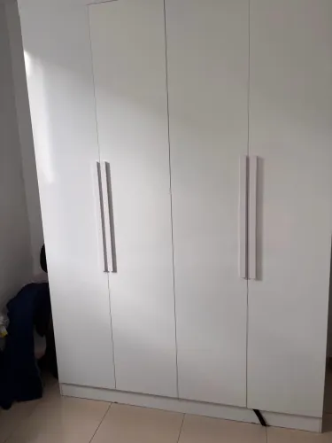 GUARDA-ROUPA 4 PORTAS - SEMINOVO