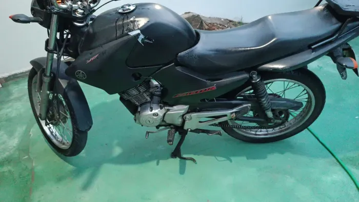 Factor YBR 125, 2011 preta - com baú