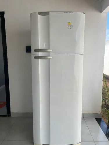 Vende-se geladeira