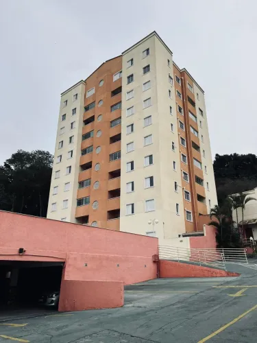 Apartamento com Quintal no Centro de São Roque!