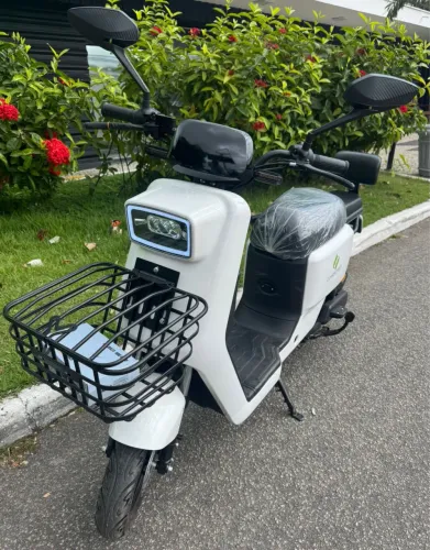 Scooter Elétrica Tracker Branca 1000w