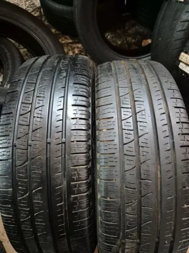Par de pneus 215 60 aro 17 Pirelli 80%