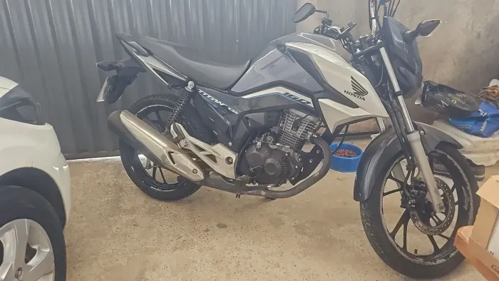 Vende se moto titã 23/23