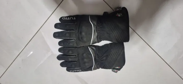 Vendo um par de luva da Tutto!!!