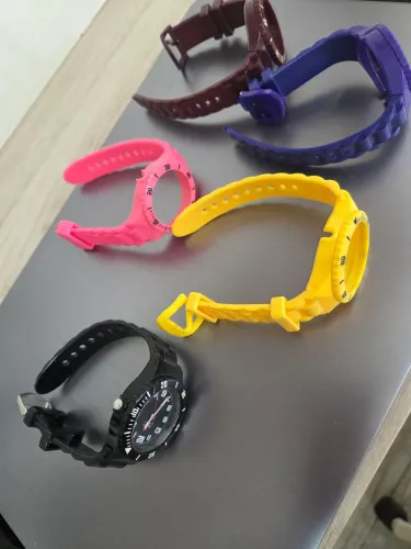 Champion - relógio retrô com kit de pulseiras coloridas