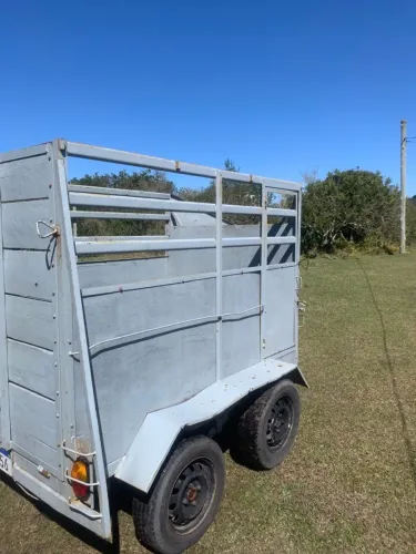 REBOQUE PARA CAVALOS NOVO E REFORÇADO
