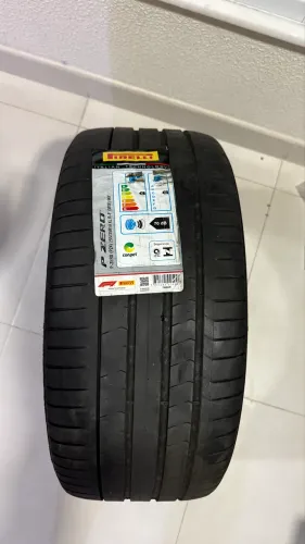Pneu BMW320i Run flat P-Zero 255/35R19 96Y