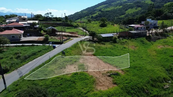 TERRENO COM ESCRITURA E POSSIBILIDADE DE FINANCIAMENTO EM PAULO LOPES/SC