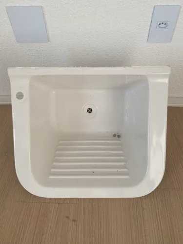 Tanque em fibra branco